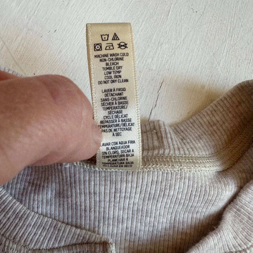 SKIMS Cotton Rib Long Sleeve Crop Henley - Picture 6 of 6